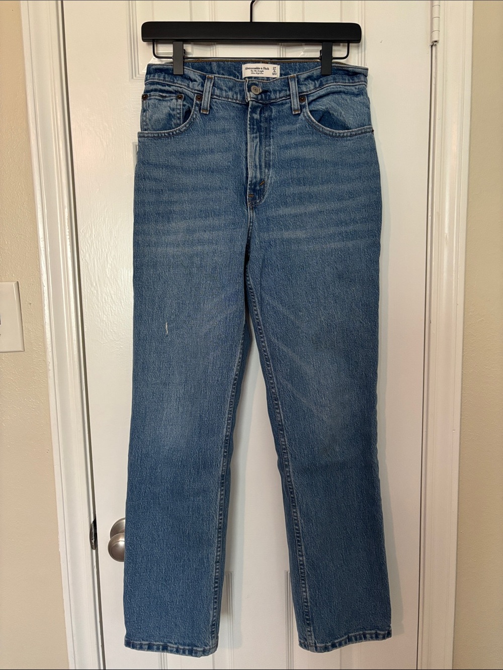 Abercrombie 90s Straight Ultra High Rise Jeans - Light Wash (4 Short)